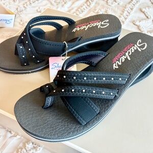 Skechers Yoga Foam Black Sandals, Size 9.
